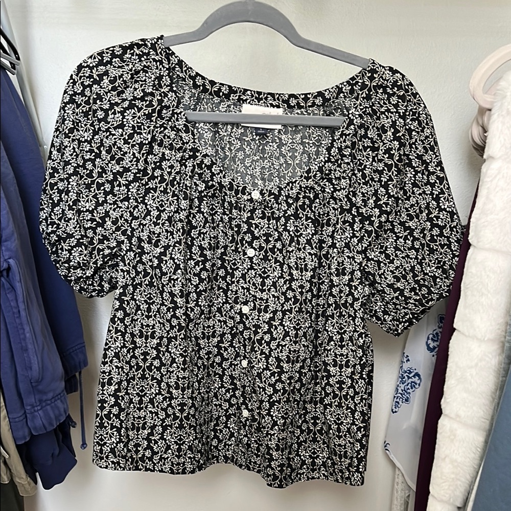 Universal Thread Black and White Puff Sleeve Blouse